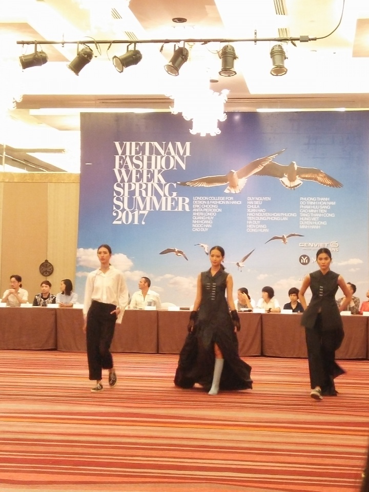 Nhiều nhà thiết kế quốc tế tham gia Tuần lễ thời trang tại Việt Nam nhieu nha thiet ke quoc te tham gia tuan le thoi trang tai viet nam