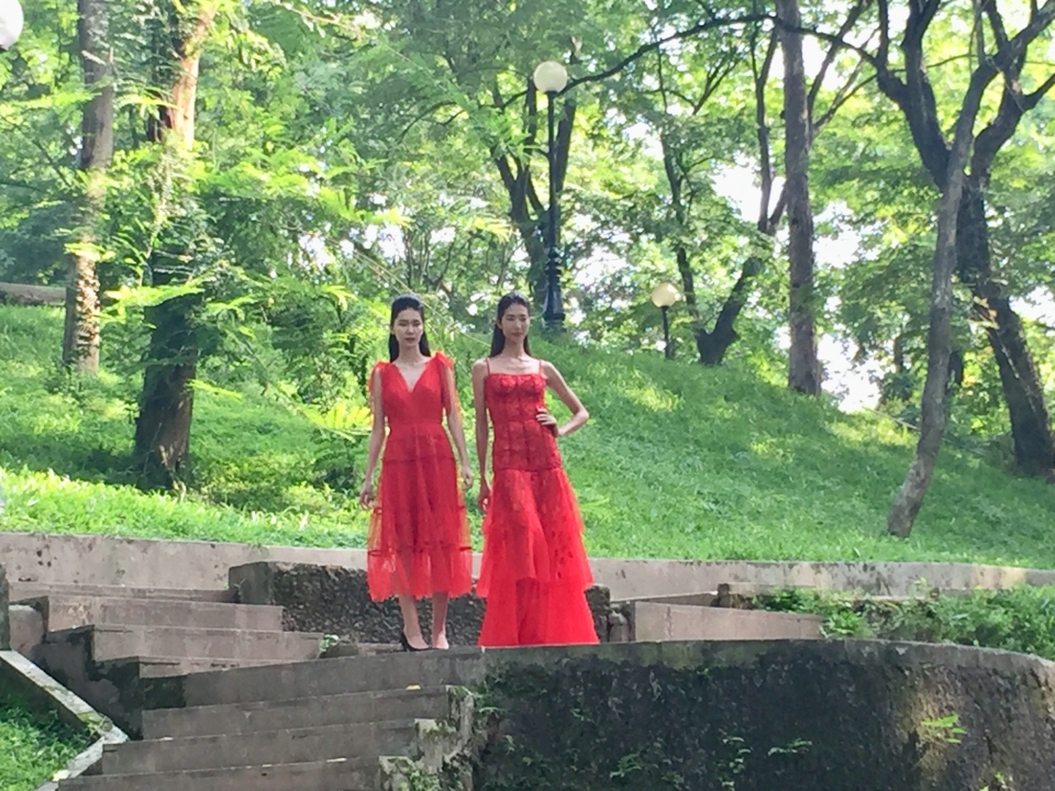 chiem nguong mau thoi trang viet nam xuan he 2019