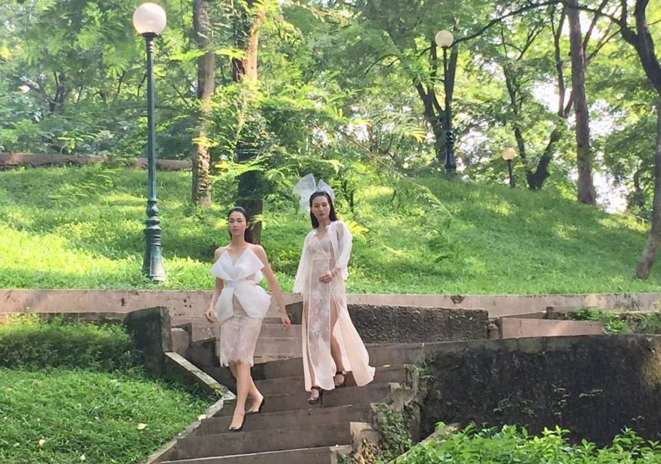 chiem nguong mau thoi trang viet nam xuan he 2019