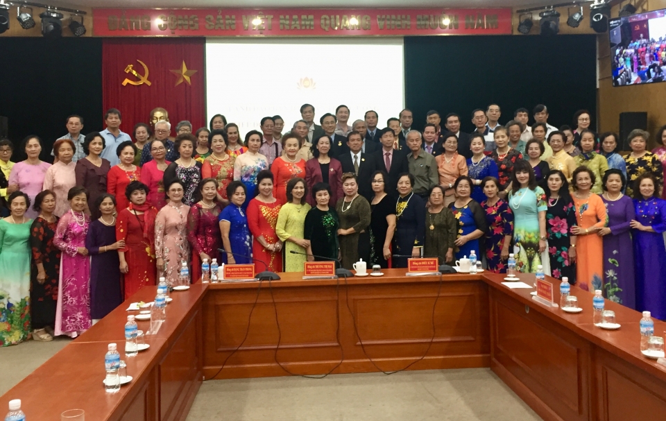 lanh dao ban dan van trung uong tiep doan cuu giao vien kieu bao tai thai lan