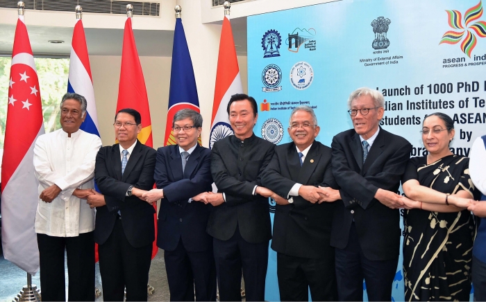 an do cong bo tai tro 1000 hoc bong tien sy tri gia 45 trieu usd cho sinh vien asean