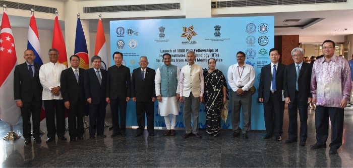 an do cong bo tai tro 1000 hoc bong tien sy tri gia 45 trieu usd cho sinh vien asean