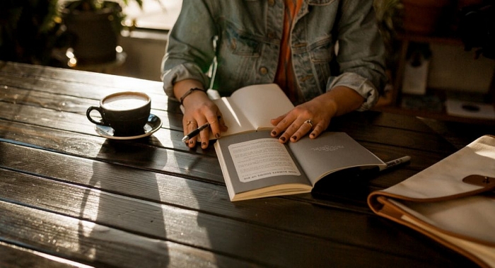 doi song van hoc tre sang tac lung linh phe binh mat ngot