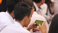 Đáng lo ngại khi học sinh được sử dụng điện thoại di động trong trường học?