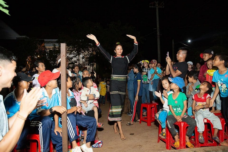 Hoa hậu Khánh Vân cùng các người đẹp Việt lưu giữ Trung Thu truyền thống