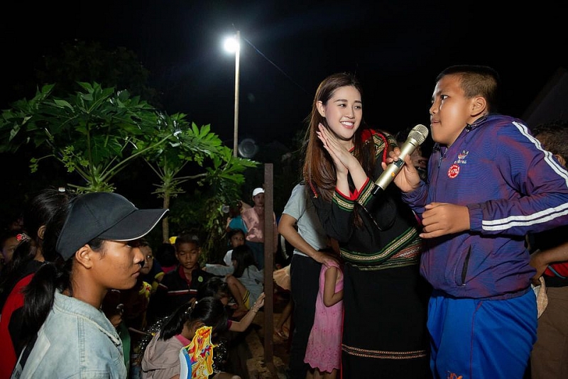 Hoa hậu Khánh Vân cùng các người đẹp Việt lưu giữ Trung Thu truyền thống