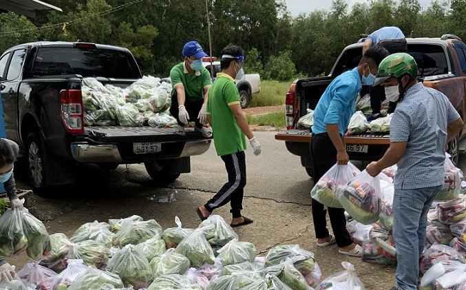 'Những chuyến xe nghĩa tình' hỗ trợ tỉnh Đồng Nai phòng chống dịch Covid-19