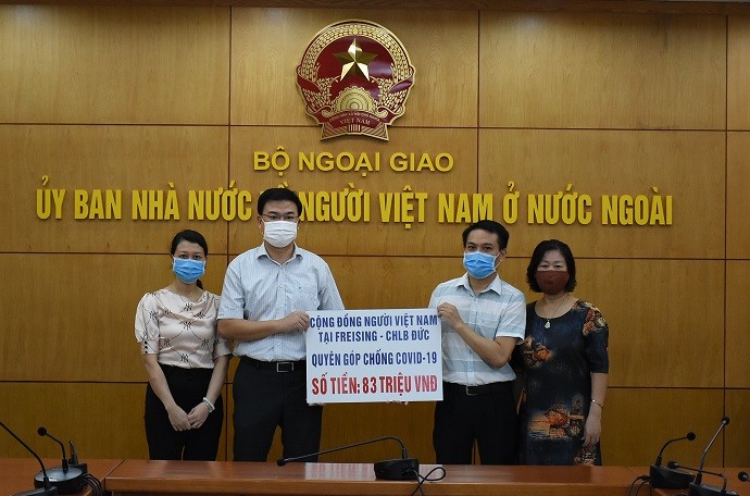 Cộng đồng người Việt tiếp tục ủng hộ gần 824 triệu đồng cho công tác phòng chống dịch trong nước