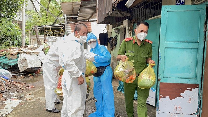 Trao tặng 4.000 túi quà an sinh xã hội cho người dân TP. Hồ Chí Minh