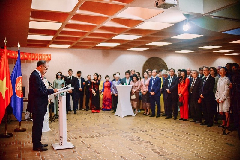 Kỷ niệm 77 năm Quốc khánh Việt Nam tại Pháp Kỷ niệm 77 năm Quốc khánh Việt Nam tại Pháp