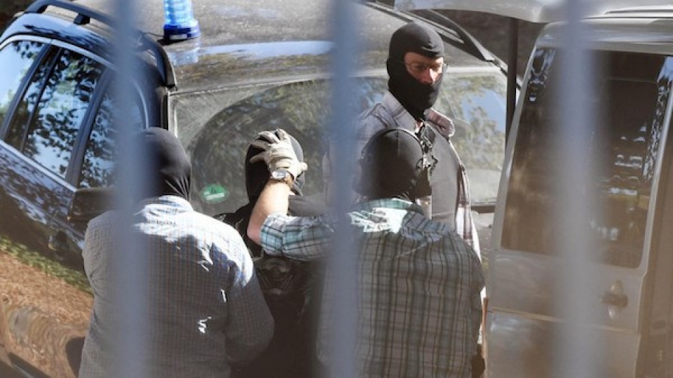 Pháp dẫn độ một nghi can IS về Đức phap dan do mot nghi can is ve duc