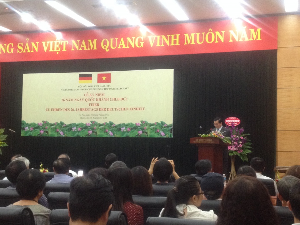 giao luu huu nghi nhan quoc khanh duc