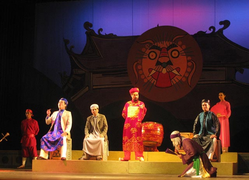 khan gia ninh binh hao hung di xem cheo