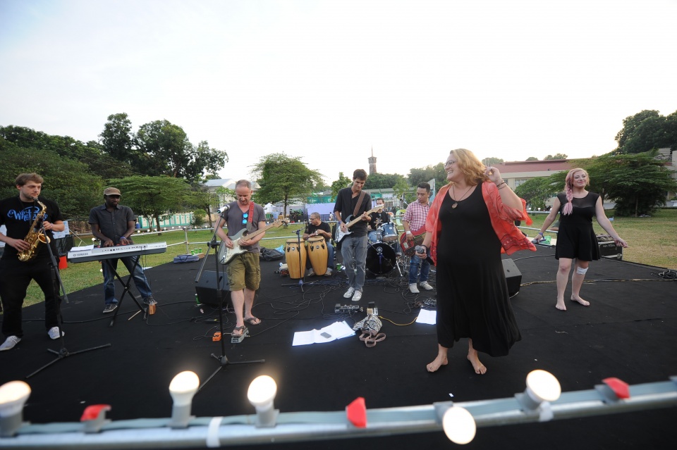 hang nghin khan gia da den voi dem gio mua dau tien