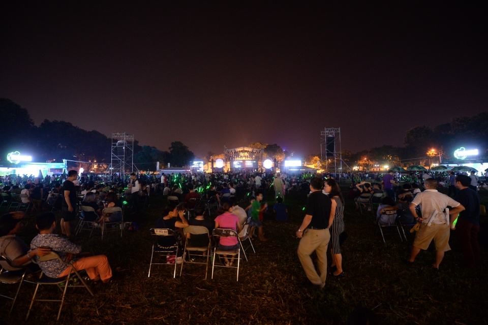 hang nghin khan gia da den voi dem gio mua dau tien