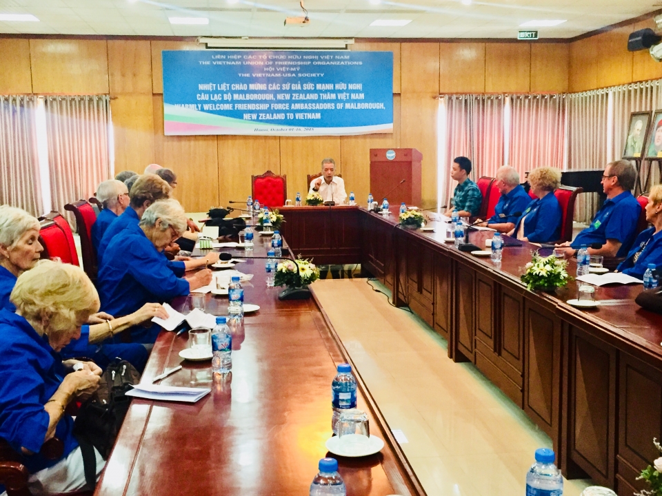 doan su gia suc manh huu nghi cau lac bo ff malborough tham viet nam