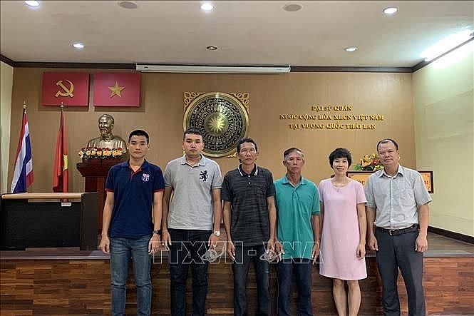 dai su quan viet nam tiep nhan 2 ngu dan duoc thai lan cuu giup