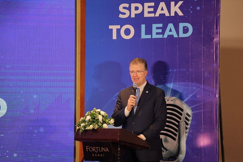 Đại sứ Mỹ biểu dương các học sinh tại Cuộc thi hùng biện tiếng Anh 'Speak to Lead'