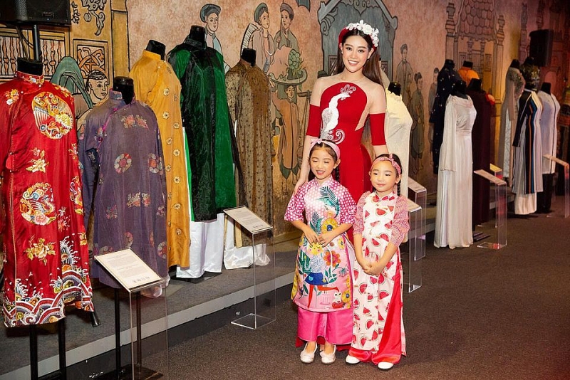 hoa hau khanh van la dai su le hoi ao dai thanh pho ho chi minh