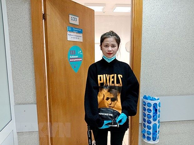 Người Việt tại Nga tình nguyện tiêm vaccine ngừa Covid-19