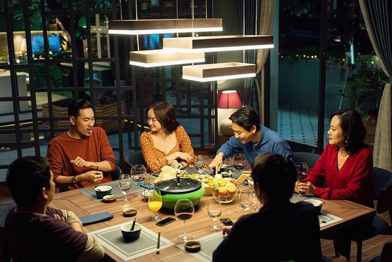 sau rom tiec trang mau co lam nen con sot tai rap chieu viet