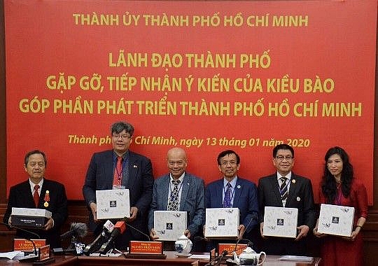 Kiều bào cùng hiến kế chuyển đổi số và khắc phục tác động của dịch Covid-19