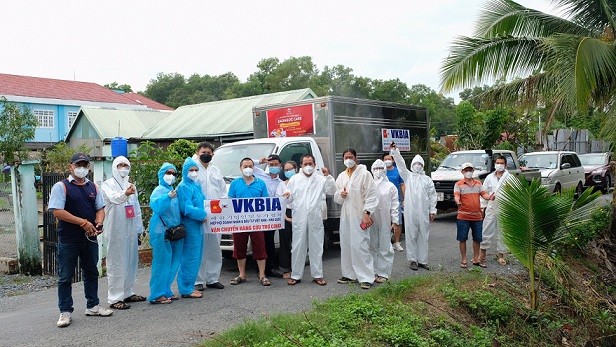 Tiếp tục trao tặng túi quà an sinh xã hội đến người dân gặp khó khăn tại TP. Hồ Chí Minh