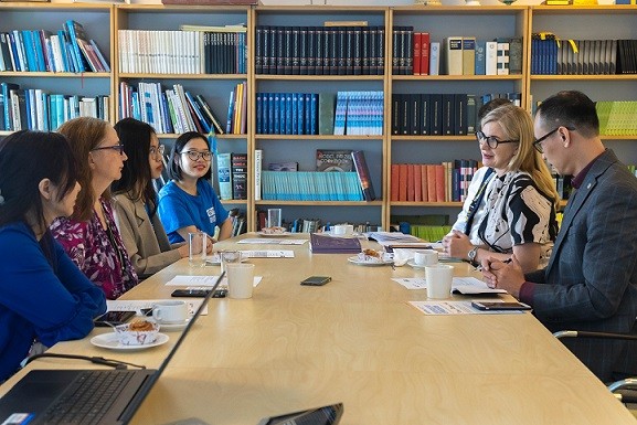 Ngày Quốc tế Trẻ em gái: Đại sứ Thụy Điển trao quyền cho trẻ em gái Việt Nam Ngày Quốc tế Trẻ em gái: Đại sứ Thụy Điển trao quyền cho trẻ em gái Việt Nam