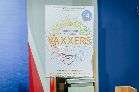 Vaxxers - cuốn sách kể về hành trình phi thường phát triển vaccine AstraZeneca