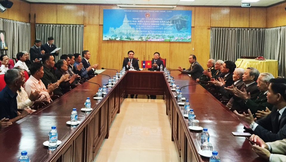 gap go cac cong dan lao co cong voi cach mang viet nam