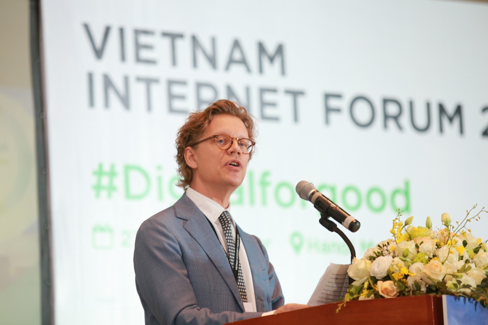 goc nhin da chieu ve cuoc song tren internet