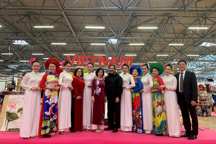 Ấn tượng Việt Nam tại Lễ hội phương Đông ở Italy quang ba viet nam tai le hoi phuong dong o italy