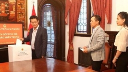 Đại sứ quán Việt Nam ở Argentina quyên góp ủng hộ đồng bào miền Trung