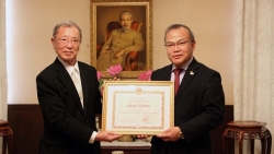 Bộ Ngoại giao trao bằng khen cho nhà sưu tập tranh Nhật Bản