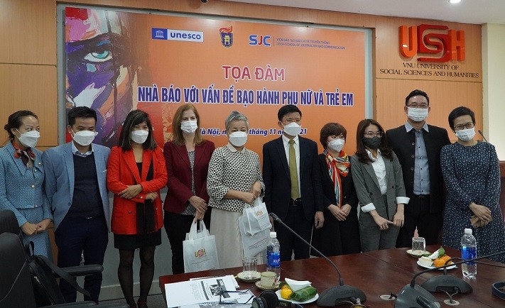 Nâng cao nhận thức báo chí đưa tin về bạo lực với phụ nữ và trẻ em gái Nâng cao nhận thức báo chí đưa tin về bạo lực với phụ nữ và trẻ em gái