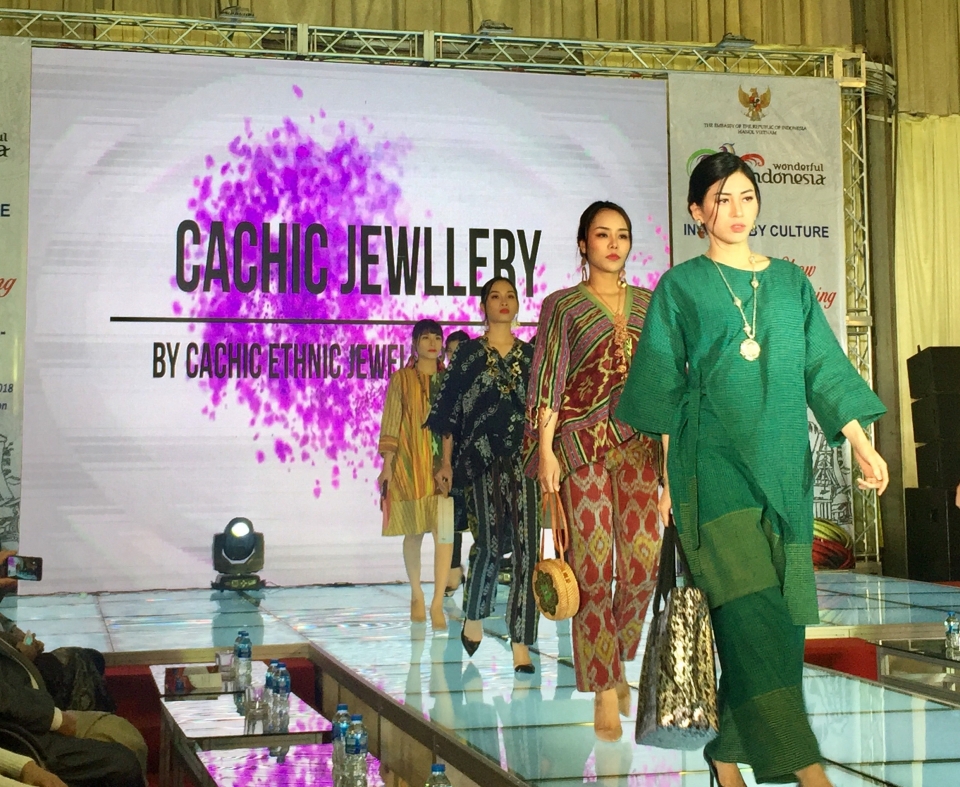 Ấn tượng đêm hội thời trang Indonesia tại Hà Nội an tuong dem hoi thoi trang indonesia tai ha noi