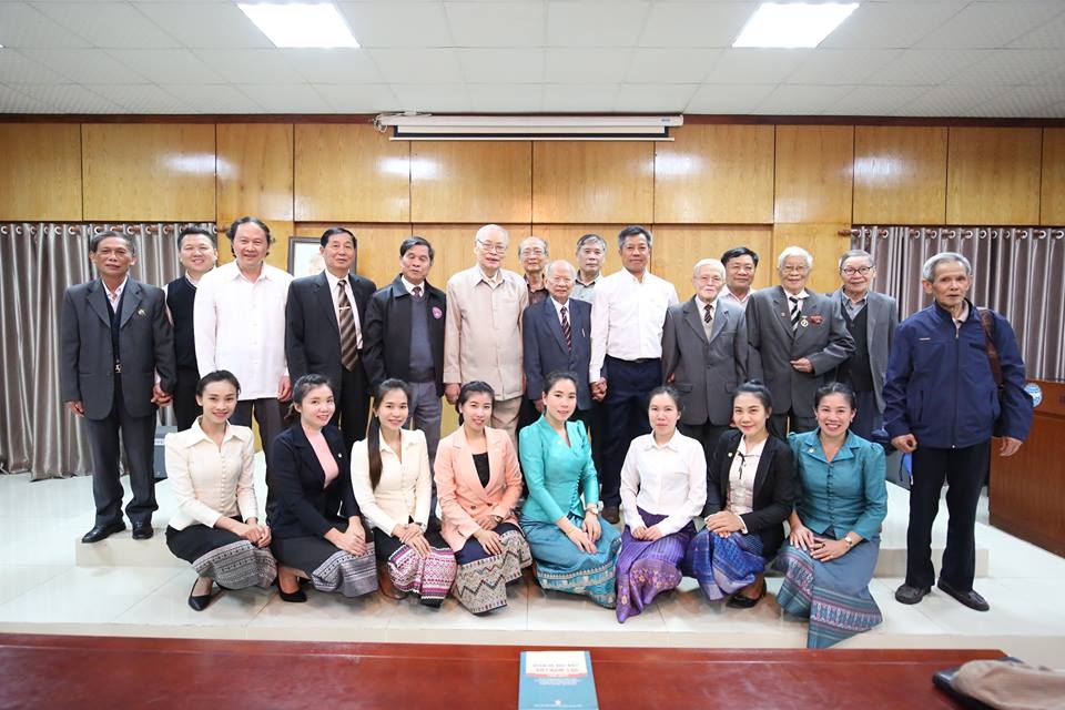 nhung dau chan cua tinh cam dac biet viet lao