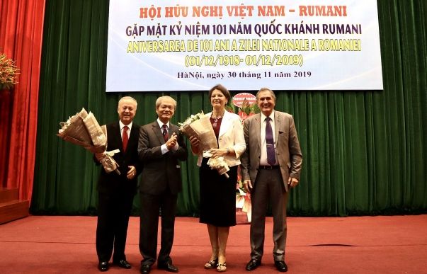 Gặp gỡ hữu nghị kỷ niệm 101 năm Quốc khánh Romania