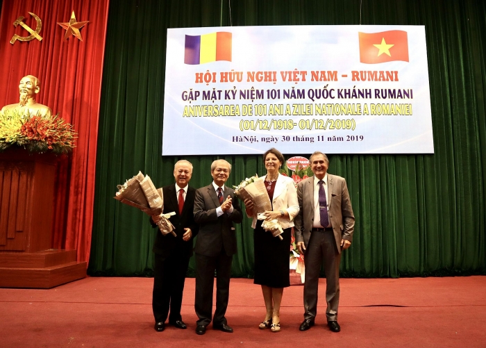 gap go huu nghi ky mung 101 nam quoc khanh romania