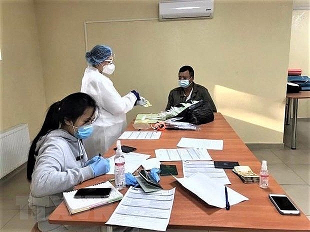 Ấm lòng nghĩa tình người Việt nơi 'vùng đỏ' dịch Covid-19 ở Ukraine