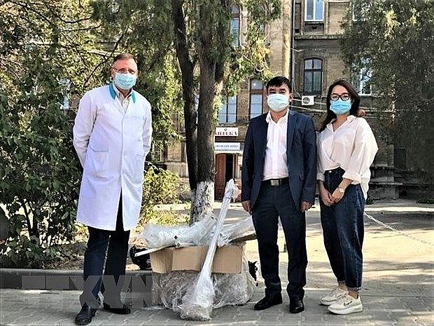 Ấm lòng nghĩa tình người Việt nơi 'vùng đỏ' dịch Covid-19 ở Ukraine