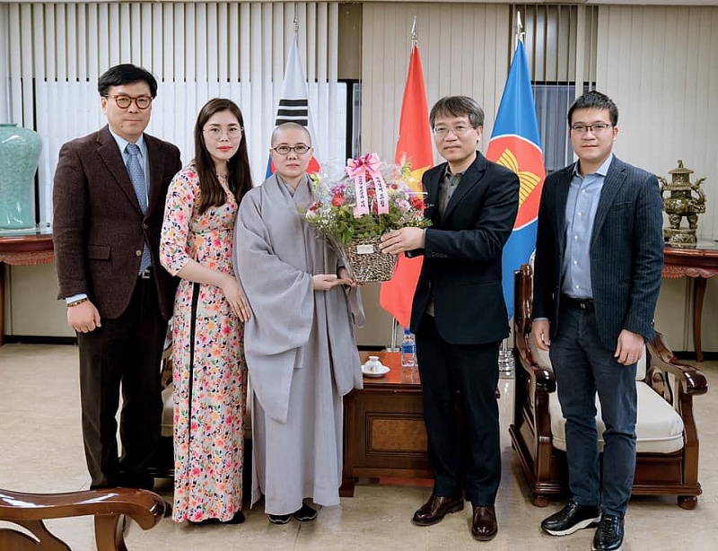 Đại sứ quán Việt Nam sát cánh cùng cộng đồng và bà con Phật tử Việt Nam tại Hàn Quốc