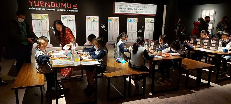 Những cánh cửa Yuendumu lần đầu tiên được giới thiệu tại Việt Nam