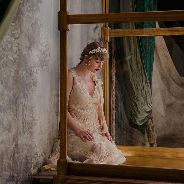 Taylor Swift lại chiếm vị trí số 1 Billboard với ca khúc mới