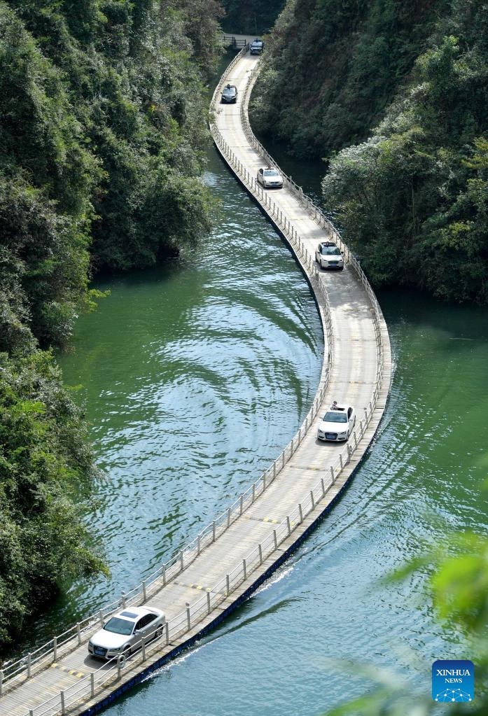 Khung cảnh mùa thu 'vắt ngang qua' Trung Quốc