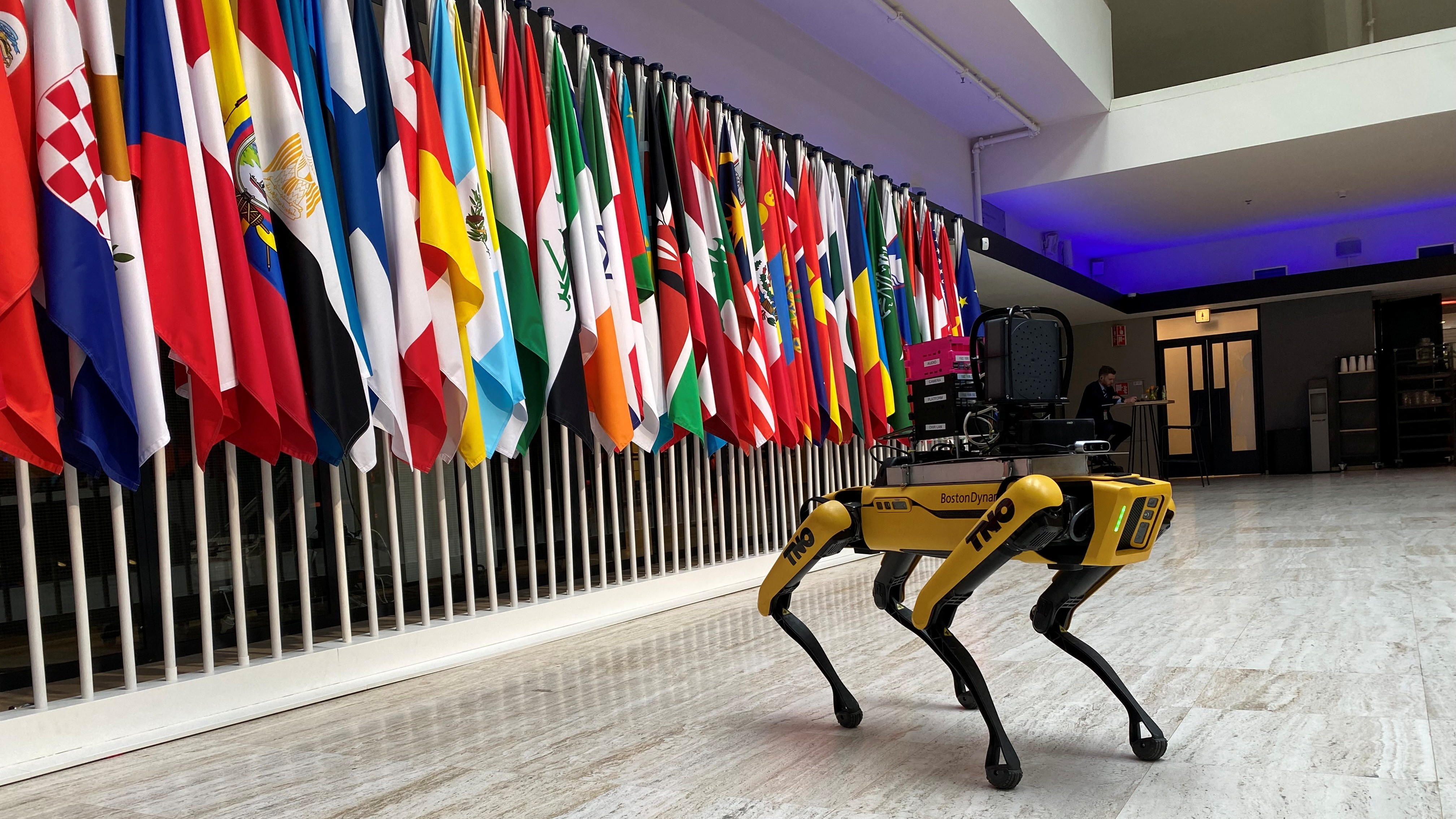 Mỹ đề xuất dùng AI có trách nhiệm trong quân sự