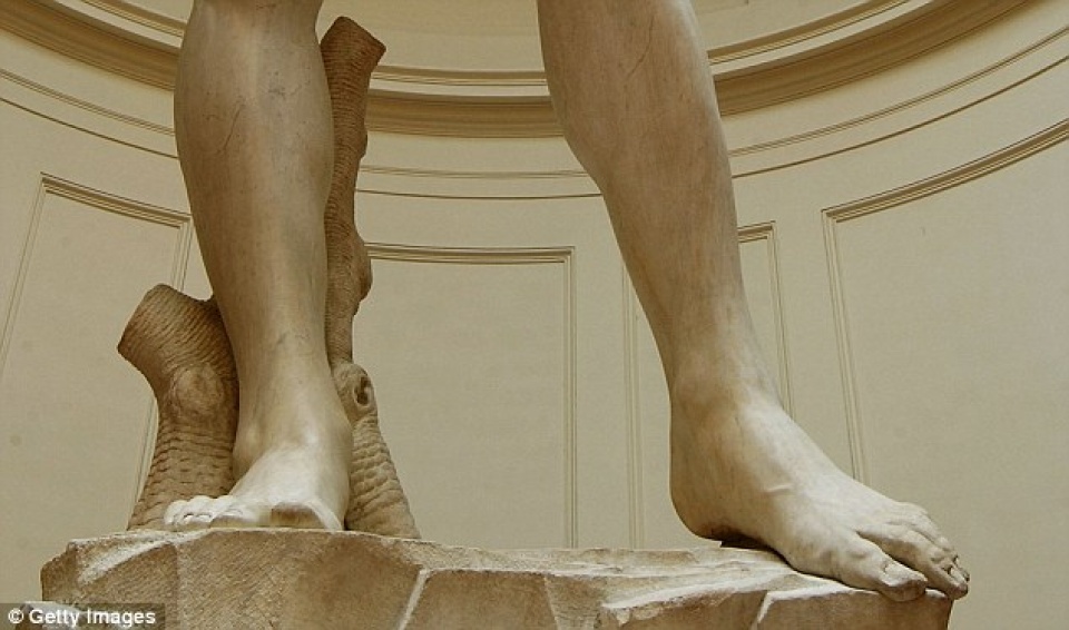 Tượng David trứ danh cần gấp 5 tỷ đồng để… đứng vững tuong david tru danh can gap 5 ty dong de dung vung