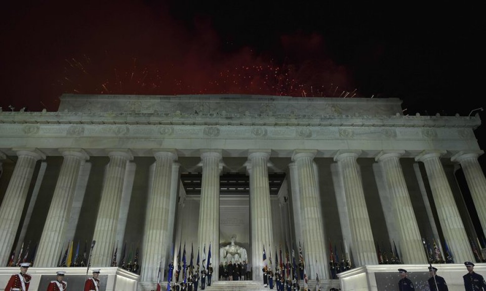 ong trump du buoi hoa nhac dua nuoc my vi dai tro lai