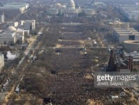 toan canh thi truong truyen thong quoc te qua 8 bieu do