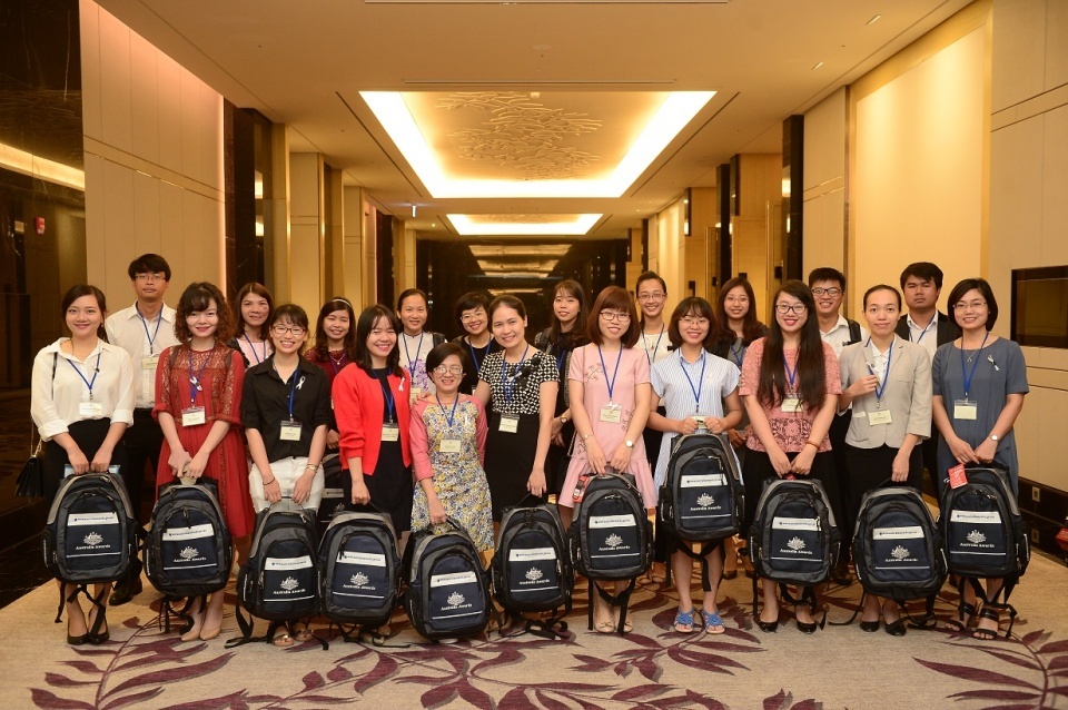 hoc bong chinh phu australia 2017 nhan ho so tu 12